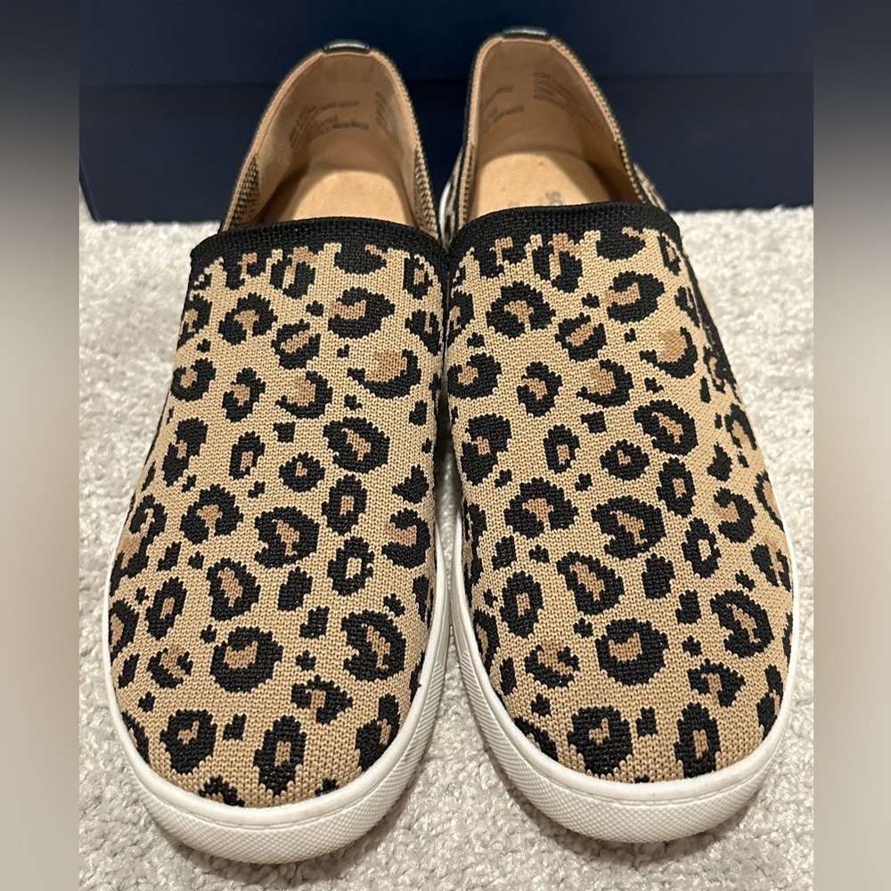 Women’s leopard print slip on shoes size 8